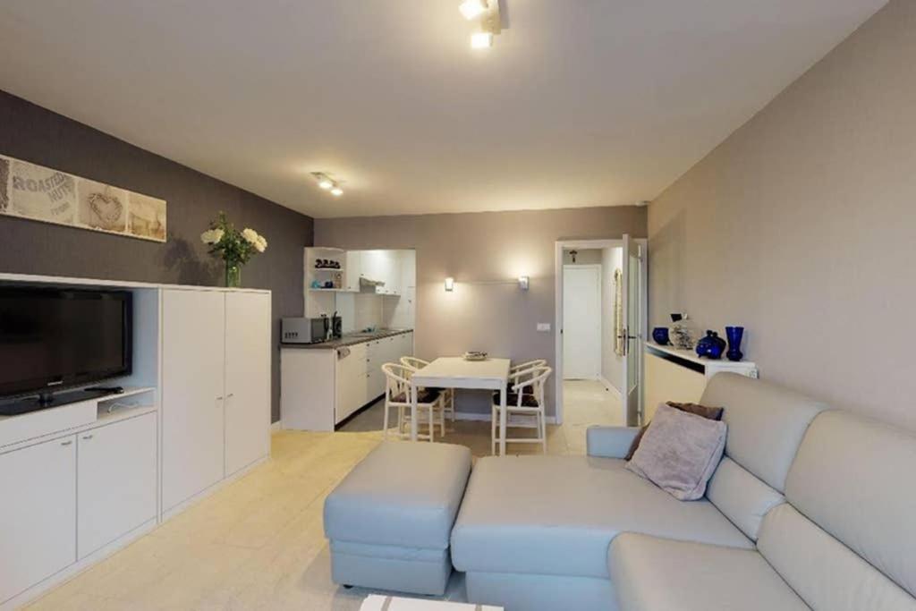 Studio Met Zeezicht Op Heldenplein Knokke-Heist Exterior foto